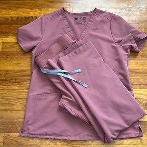 Figs scrub set. Casma/Livingston size M. Color mauve. PO# matching set